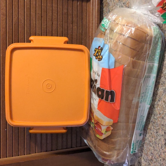 Vintage Tupperware Square Away Sandwich Holder Orange 1362-18 - Picture 1 of 9